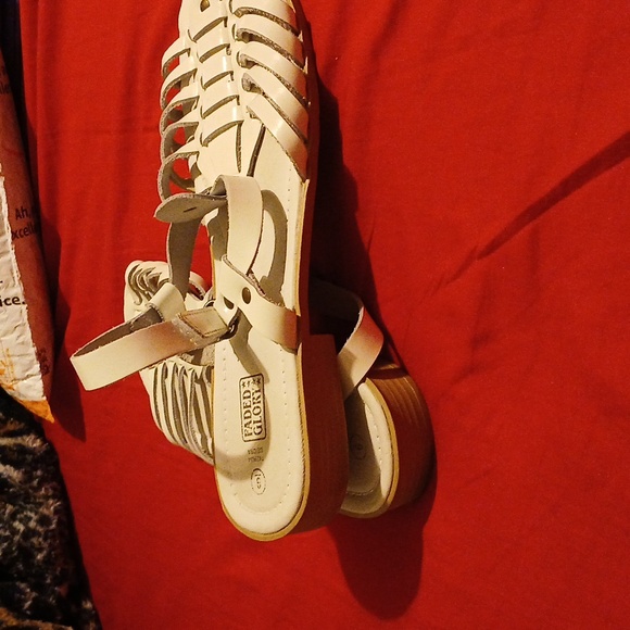 Faded Glory sandals - Picture 9 of 9